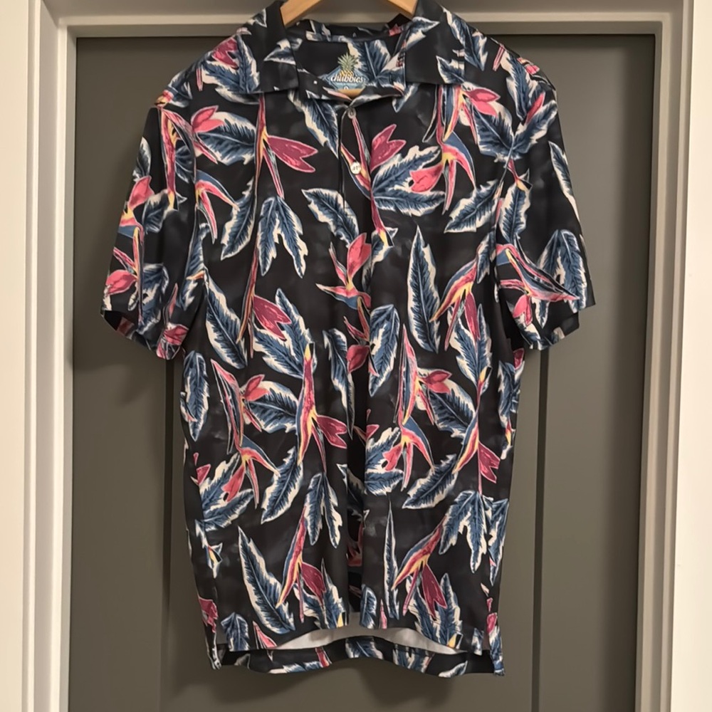 LIKE NEW - Chubbies Tropical Leaf Print Short Sleeve Shirt